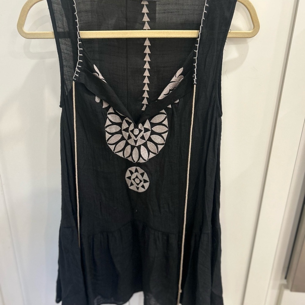 THML Summer Dress XS Or Coverup! Light Weight Beautiful Pattern - Picture 4 of 5